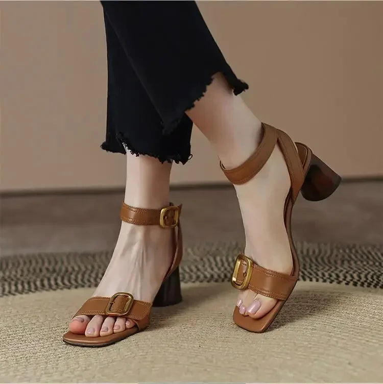 Lynn | Naomi Stylish Sandals