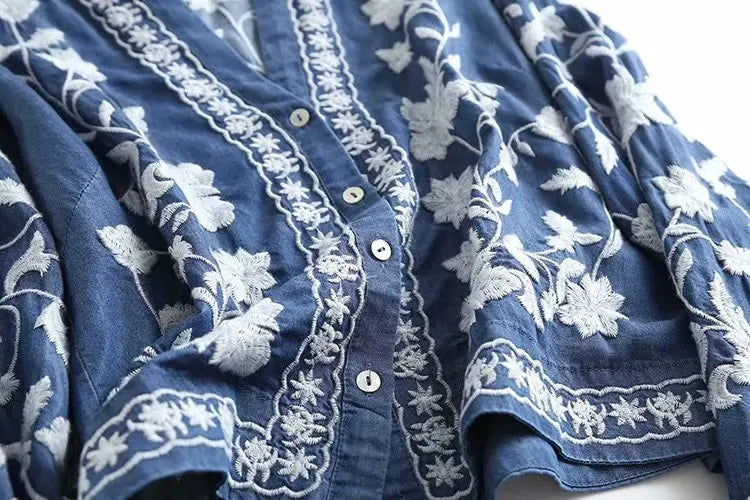 Casey | Elegant vest with refined embroidery