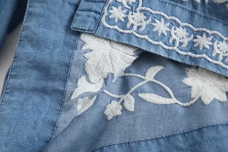 Casey | Elegant vest with refined embroidery