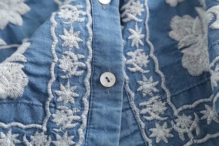 Casey | Elegant vest with refined embroidery