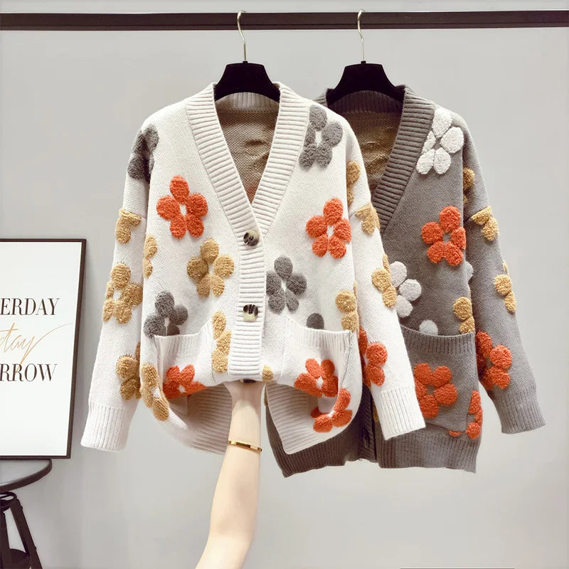Claudia | Stylish cardigan with floral detail