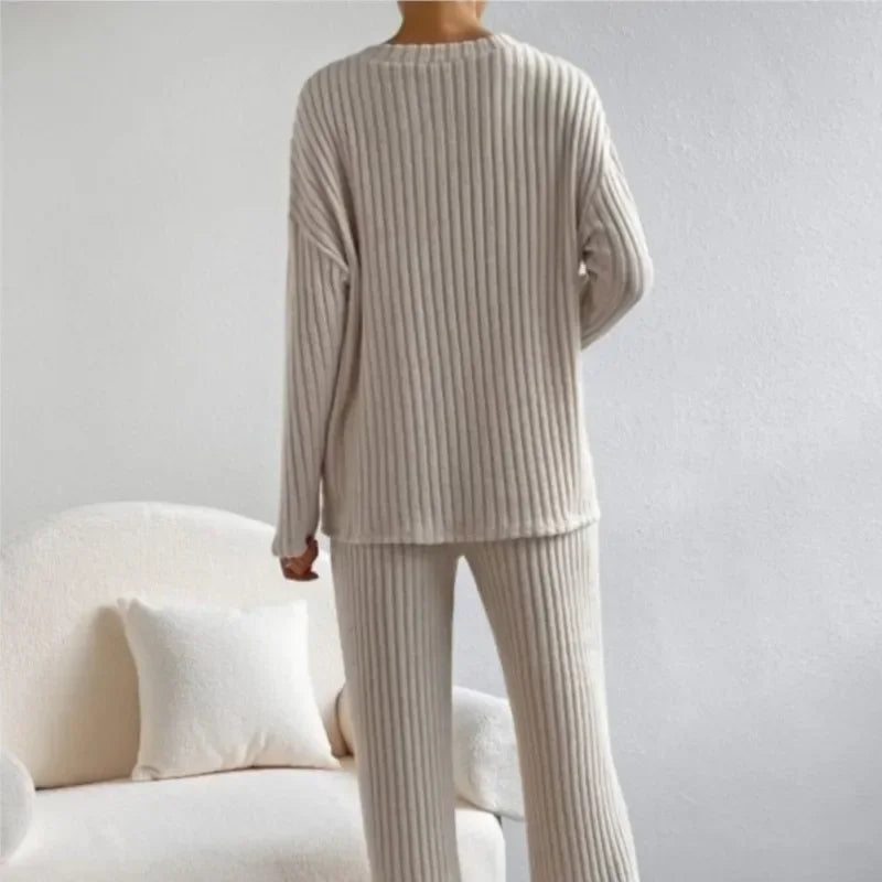 Orletta | Comfortable lounge set with V-neck