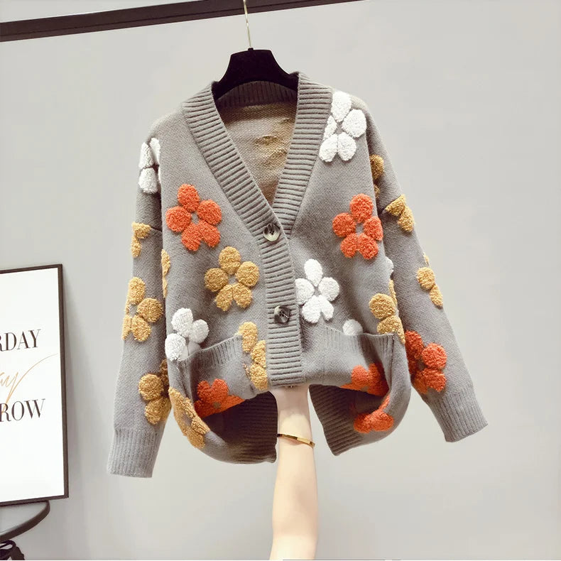 Claudia | Stylish cardigan with floral detail