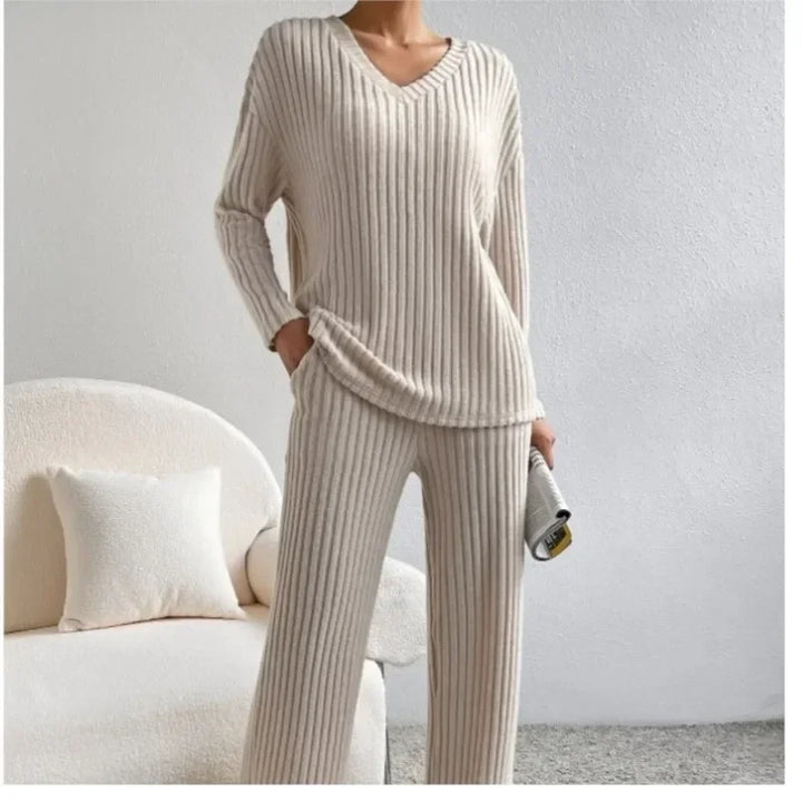 Orletta | Comfortable lounge set with V-neck