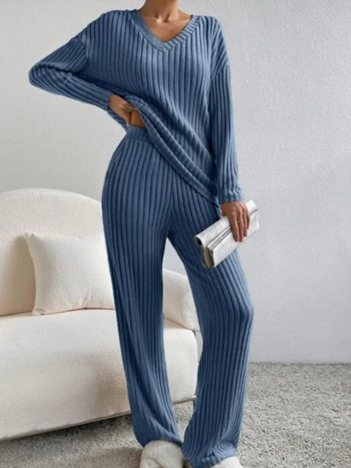 Orletta | Comfortable lounge set with V-neck